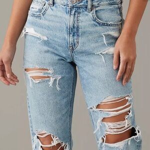 American eagle Strigid ripped mom jeans. Size: 4 regular color: light wash blue